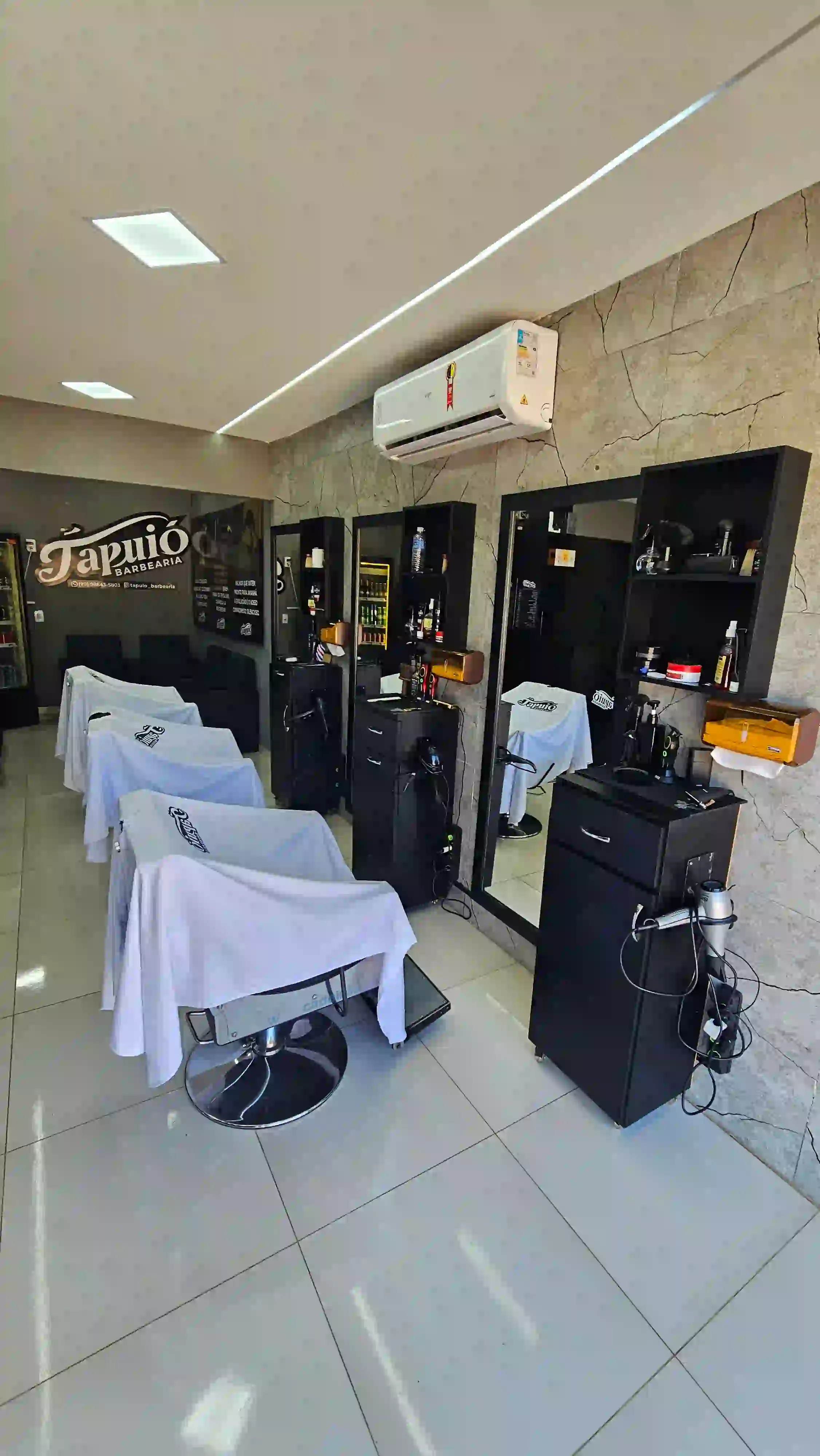 Interior Tapuió Barbearia